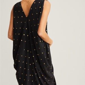 Hatch
The Amira Caftan o/s